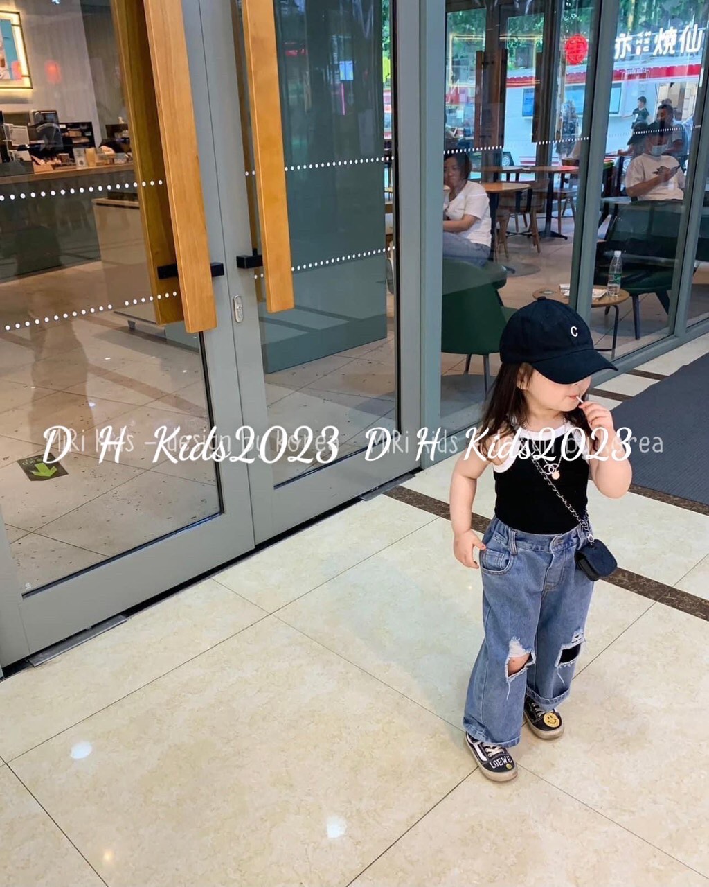 Bộ áo dây yếm cnel quần bò rách dh bé gái