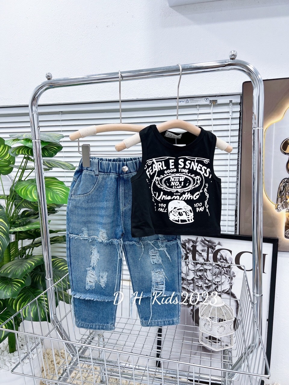Bộ áo new.no quần bò rách bé (hàng shop)