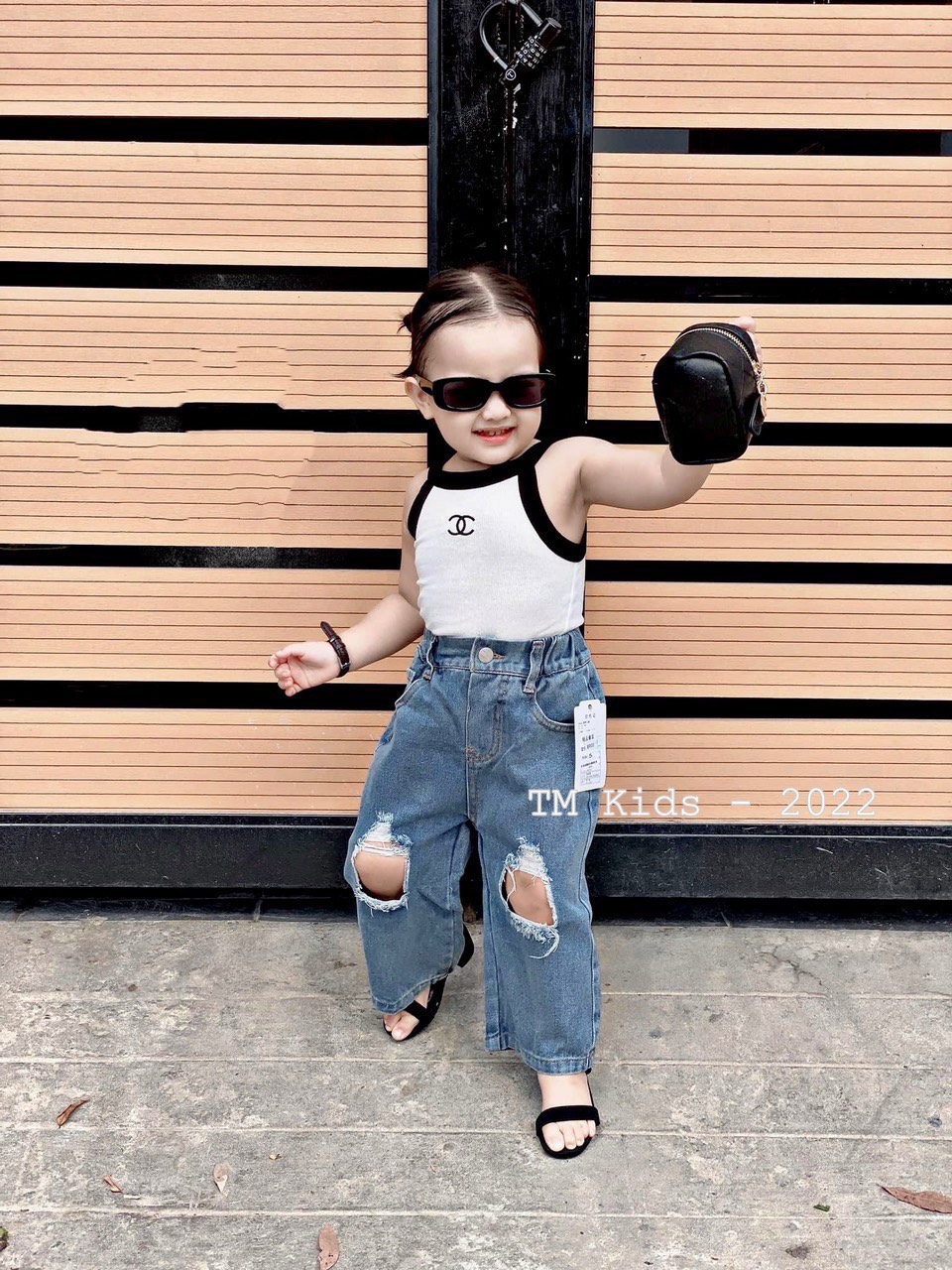 Bộ áo dây yếm cnel quần bò rách dh bé gái