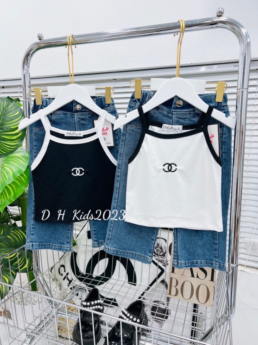 Bộ áo dây yếm cnel quần bò rách dh bé gái