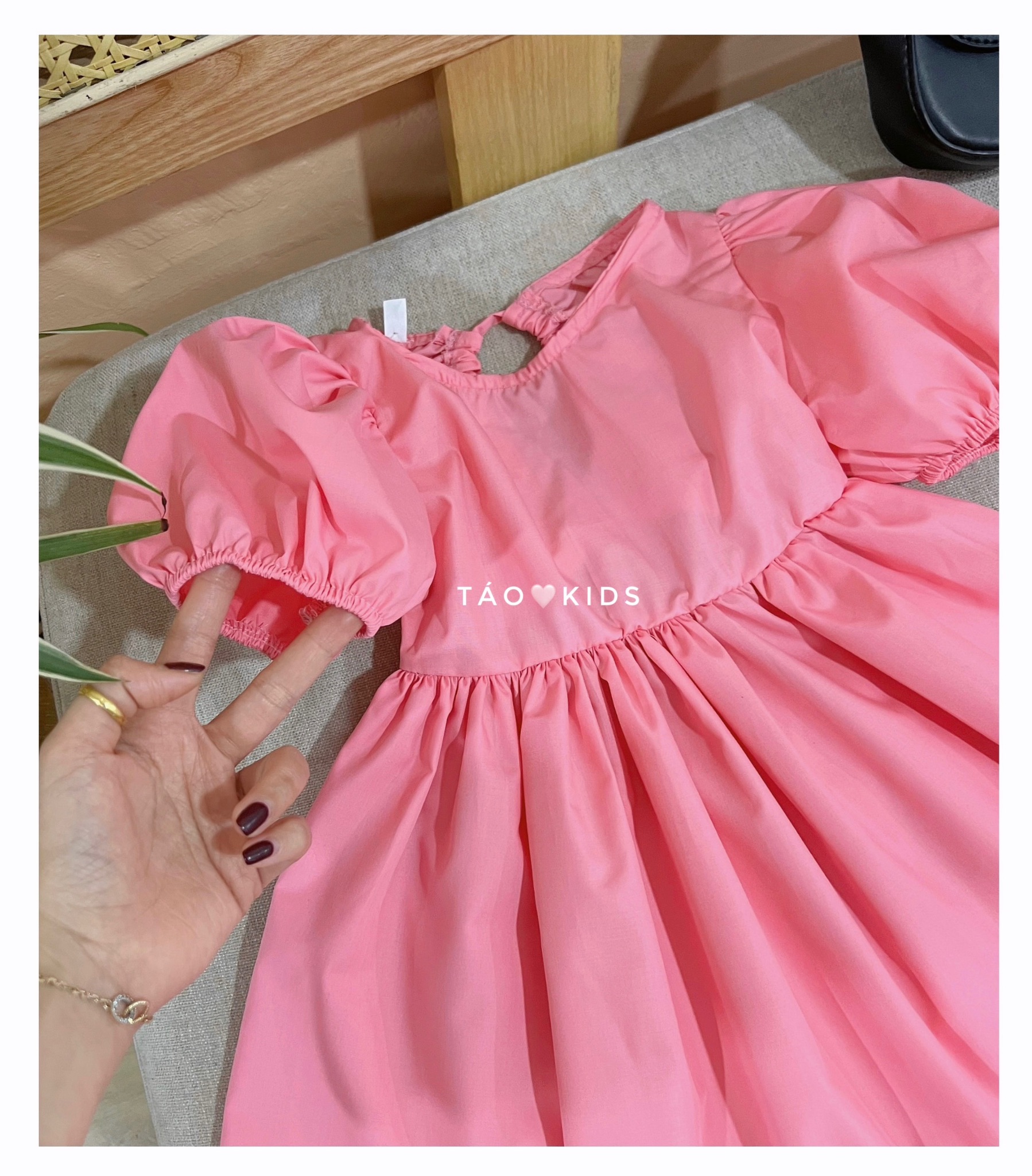 Váy hồng hở lưng tk cho bé