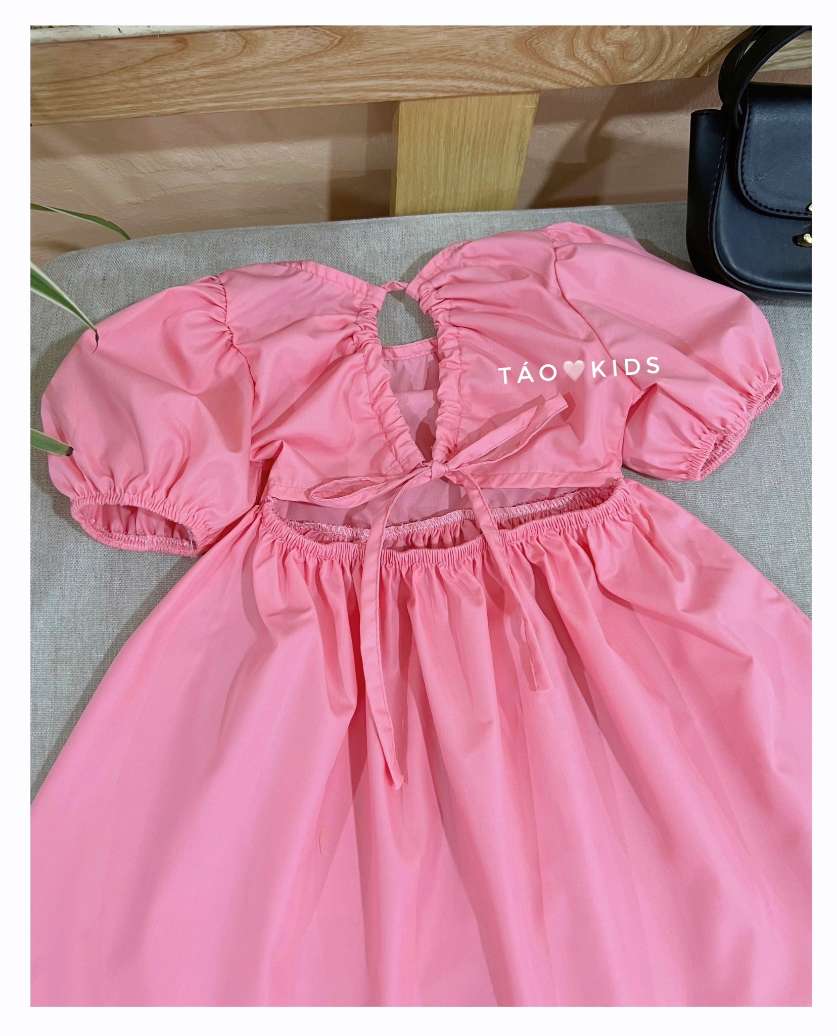 Váy hồng hở lưng tk cho bé