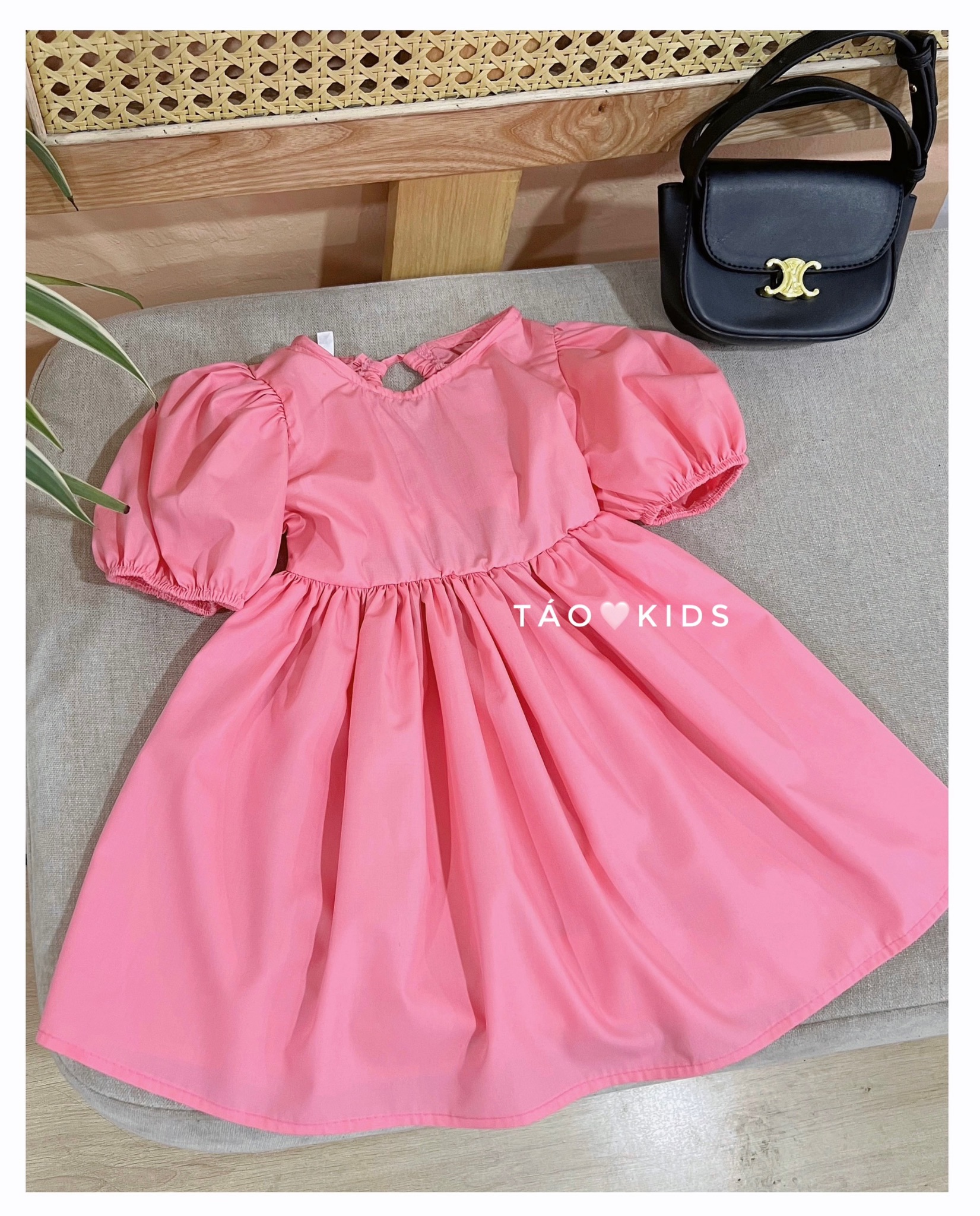 Váy hồng hở lưng tk cho bé