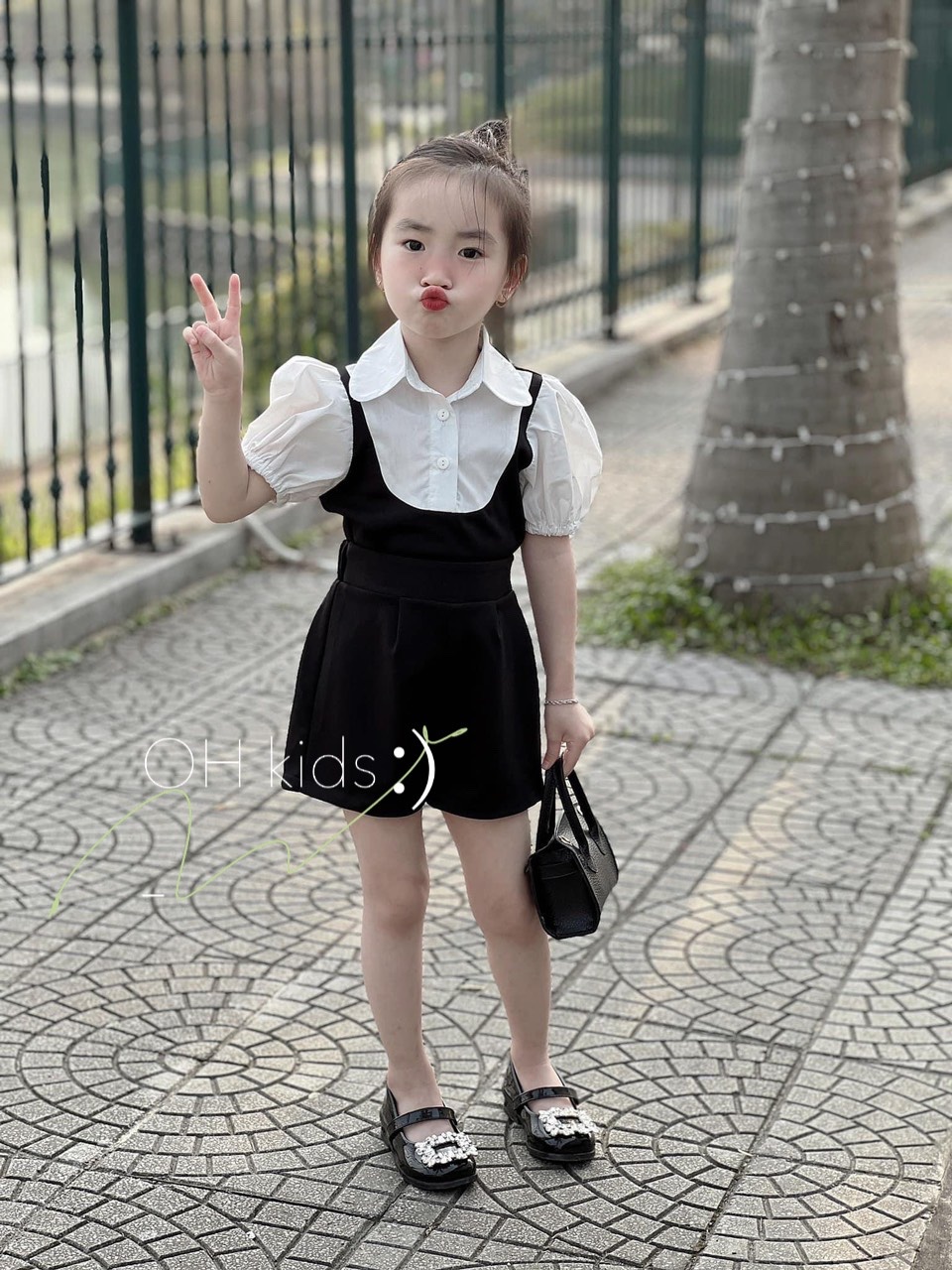 Bg28- bộ áo đen phối sơ mi bé gái