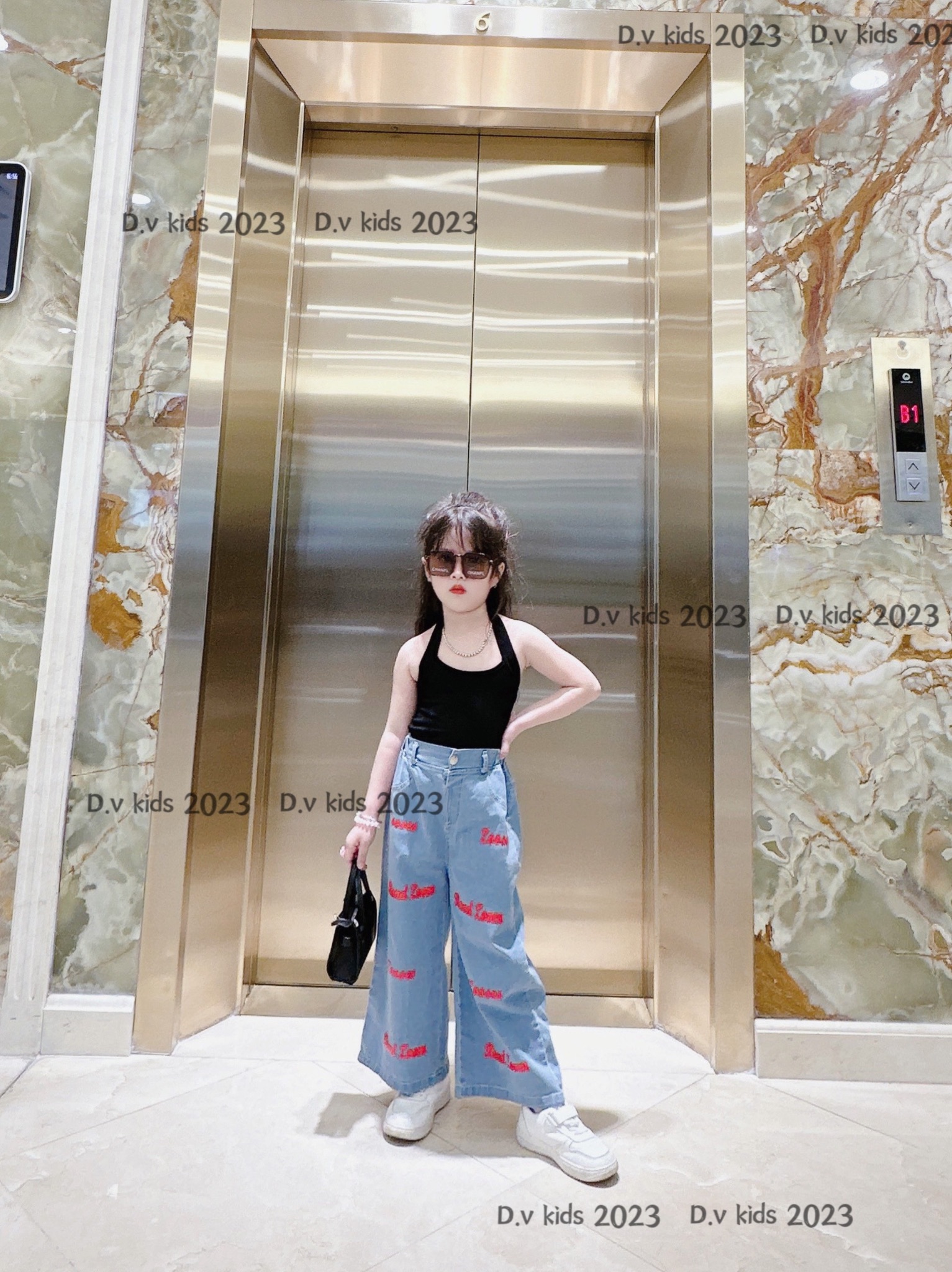 ￼bg29- sét áo bé gái + quần jean chữ đỏ size nhí