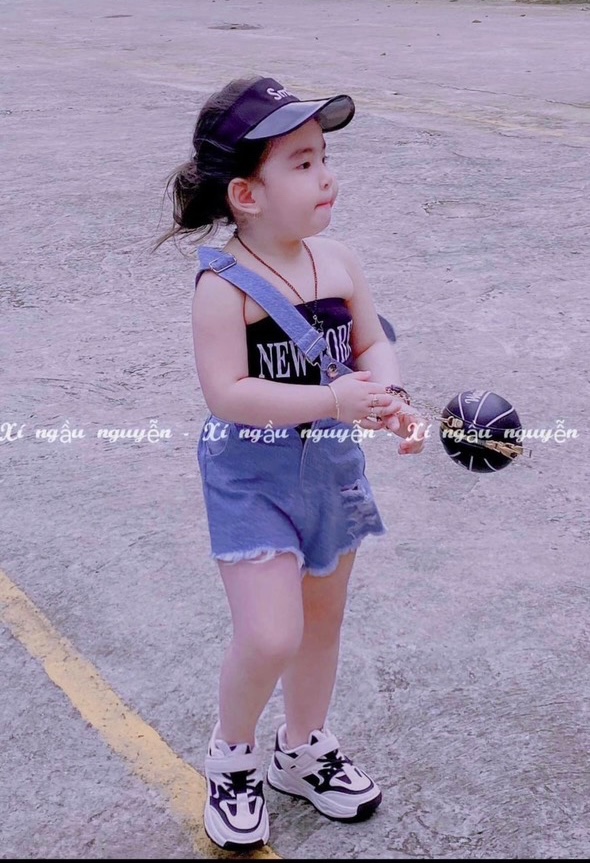 ￼bg34- bộ áo quây newyok quần bò dây yếm cho bé