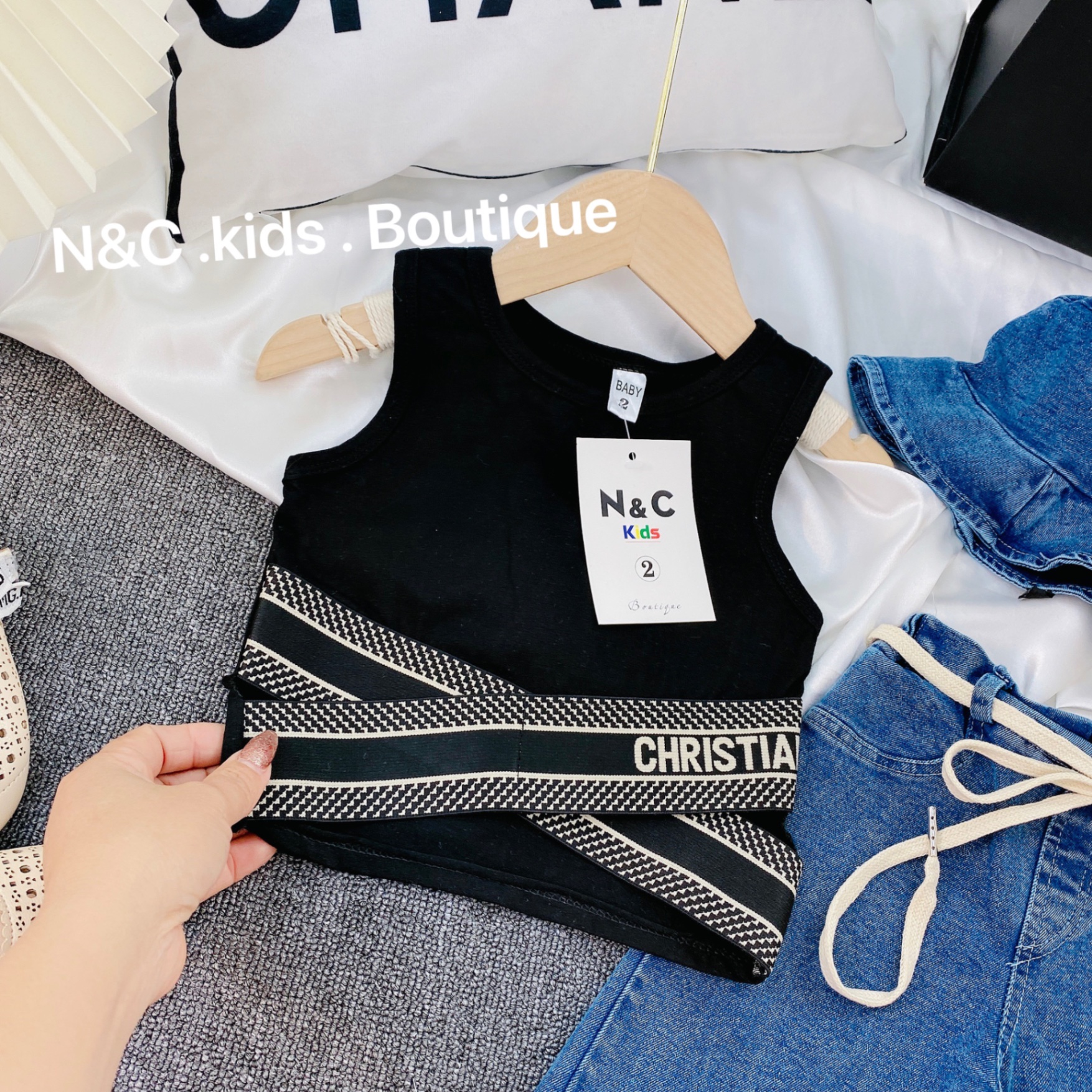 ￼bg52- sét 3chi tiết croptop quần bò đi o NC cho bé