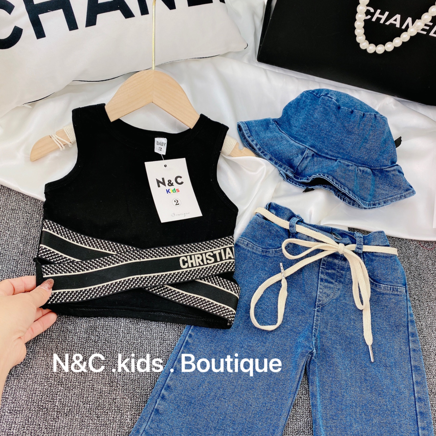 ￼bg52- sét 3chi tiết croptop quần bò đi o NC cho bé
