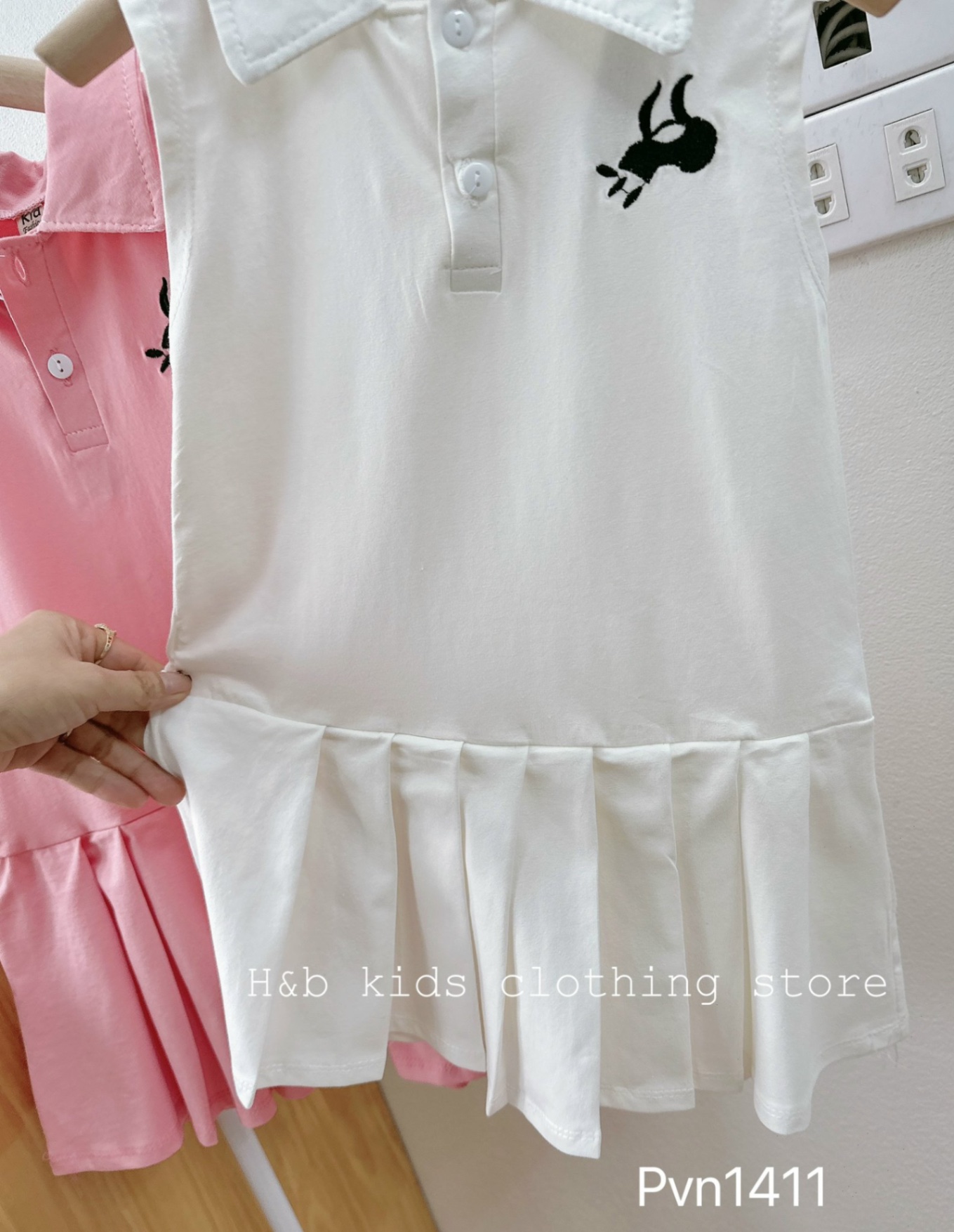 ￼v16- váy cotton đuôi hồng trắng hb bé gái