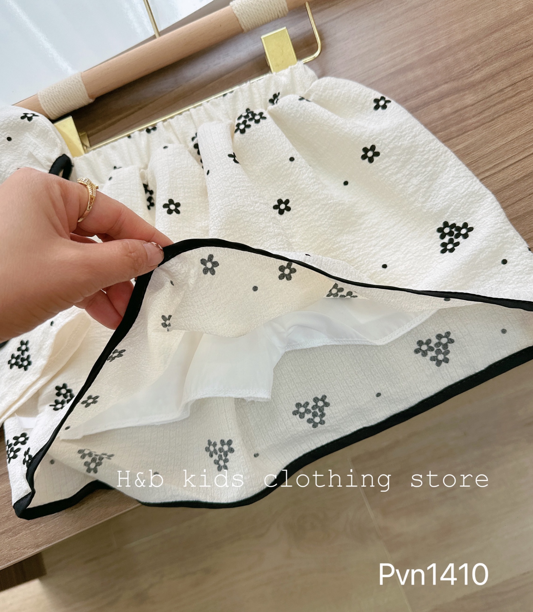 ￼bg68-bộ áo chân váy xốp có lót bé gái