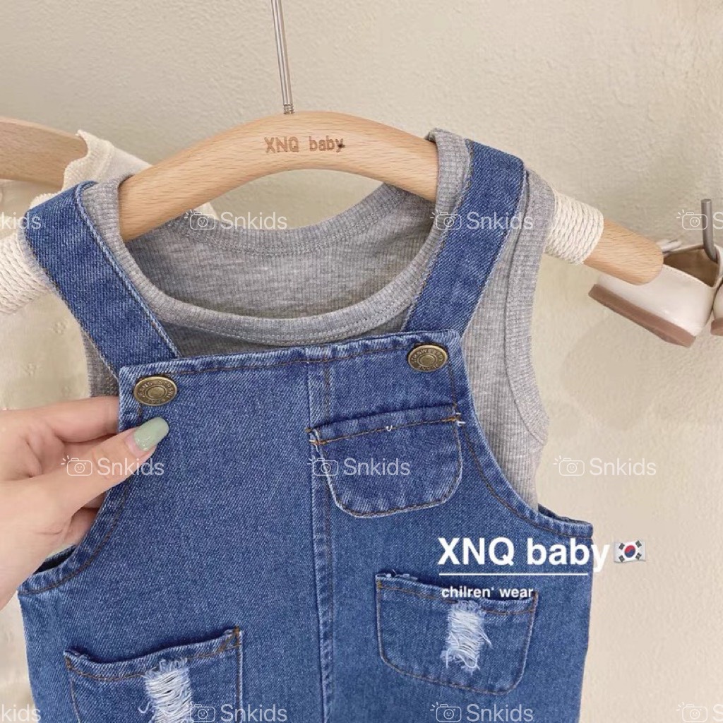 ￼bg78- yếm bò xanh kèm áo xám SN bé gái