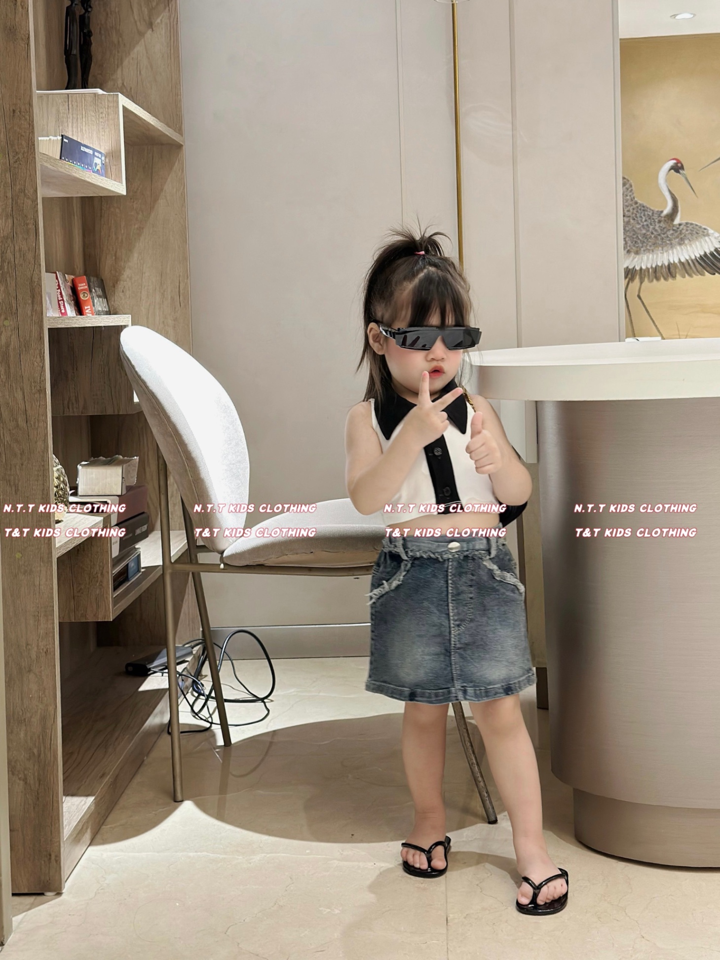 ￼bg84- bộ áo crop cổ bẻ cv jean bé gái