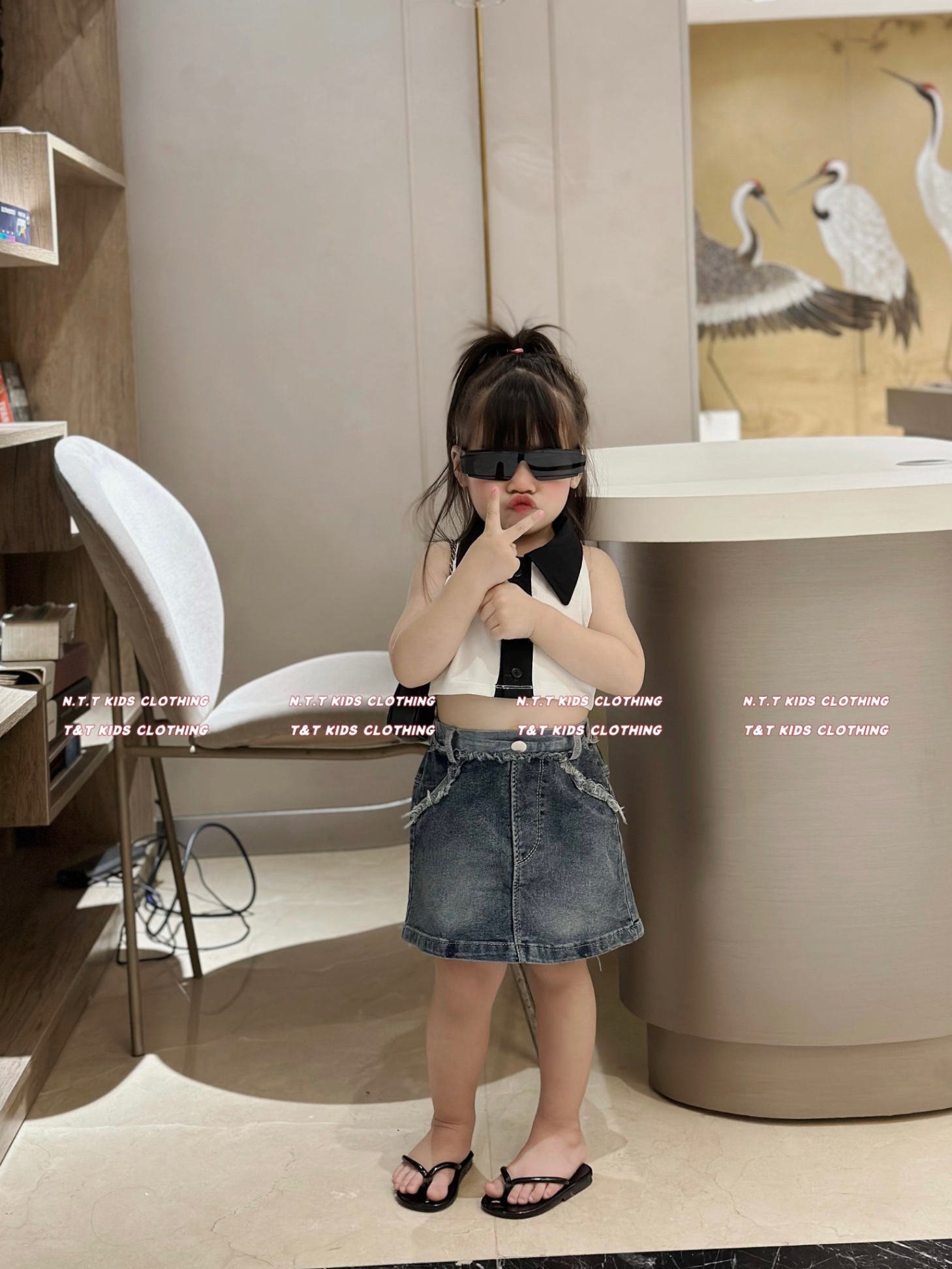 ￼bg84- bộ áo crop cổ bẻ cv jean bé gái