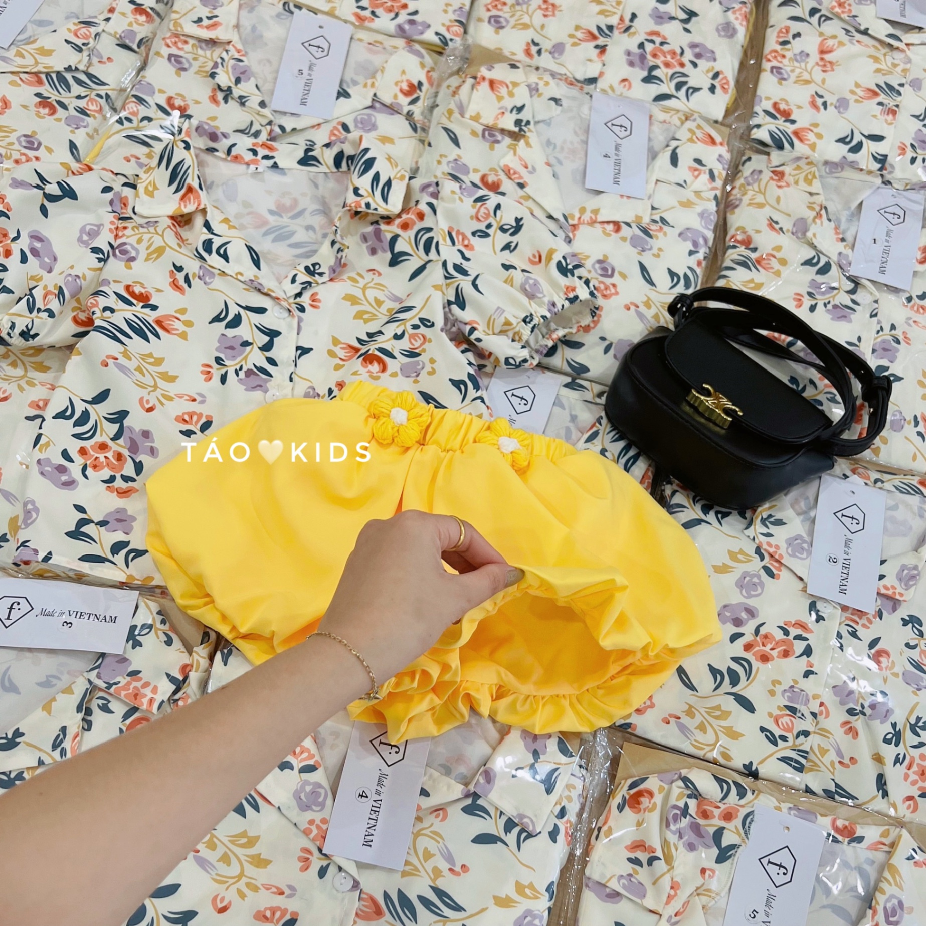 ￼bg87- bộ áo hoa cổ vest quần bồng bé gái