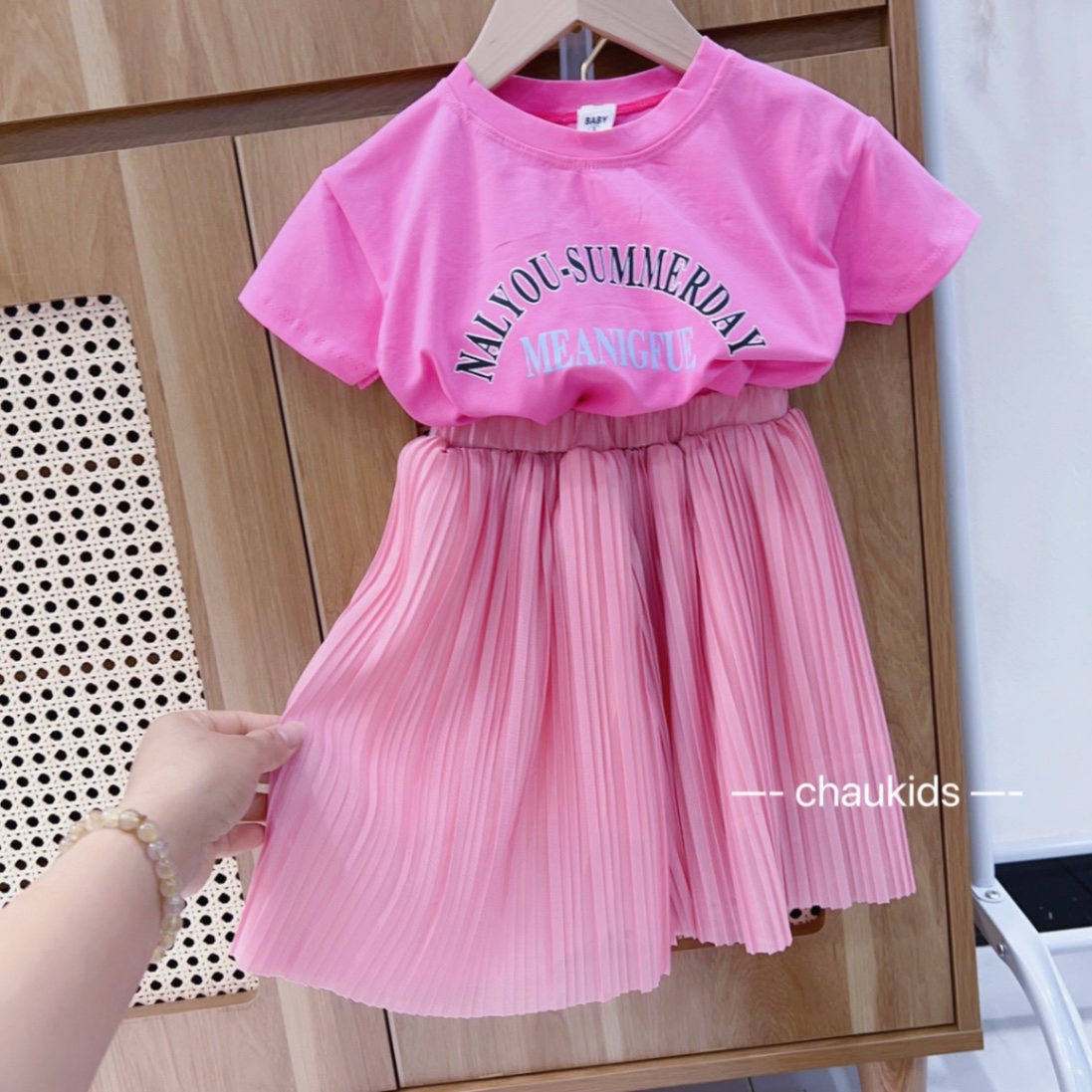 ￼bg83- bộ áo kèm chân váy dập ly hồng cho bé
