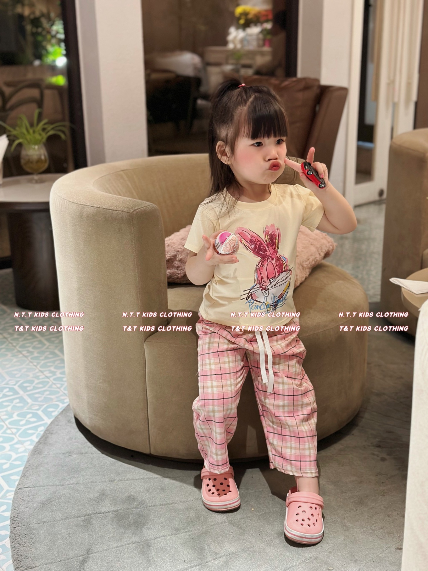 ￼bg85- bộ áo thỏ quần kẻ hồng bé gái