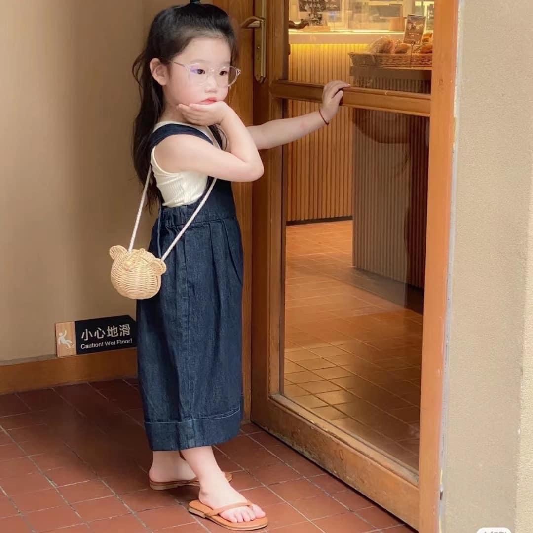 ￼bg93- yếm bò xuông kèm áo tăm trắng xk cho bé