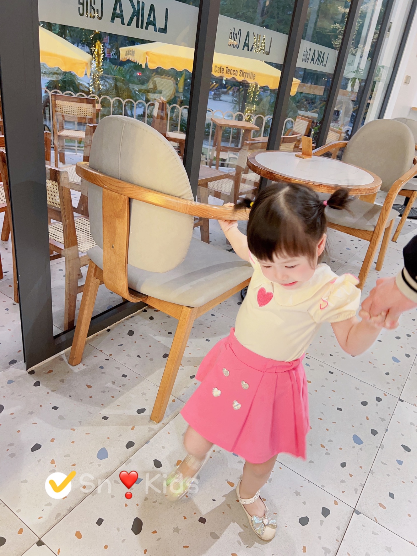 Bg289- bộ áo trái tim chân váy hồng xếp ly bé gái