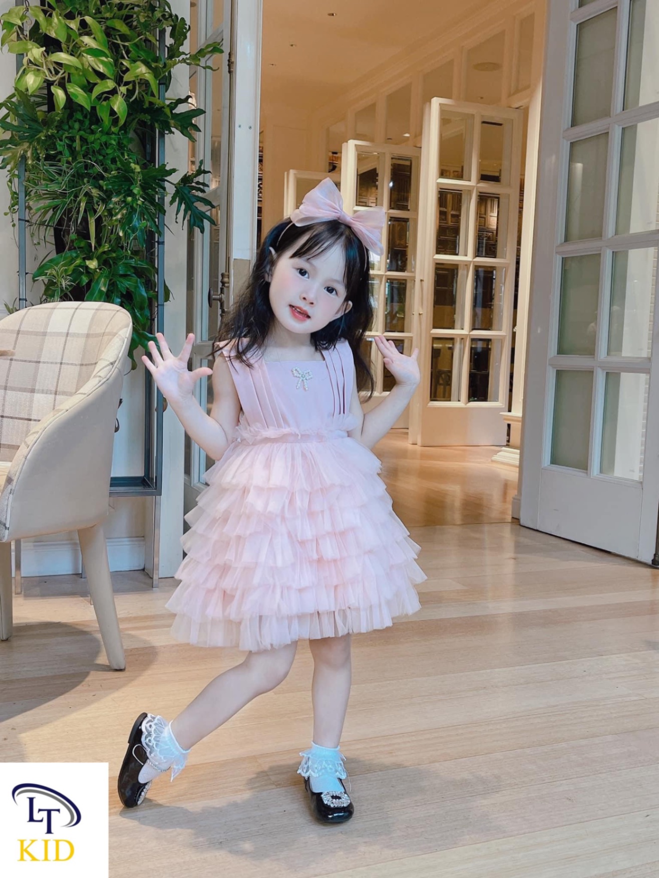 váy hồng tầng ren đẹp bé gái