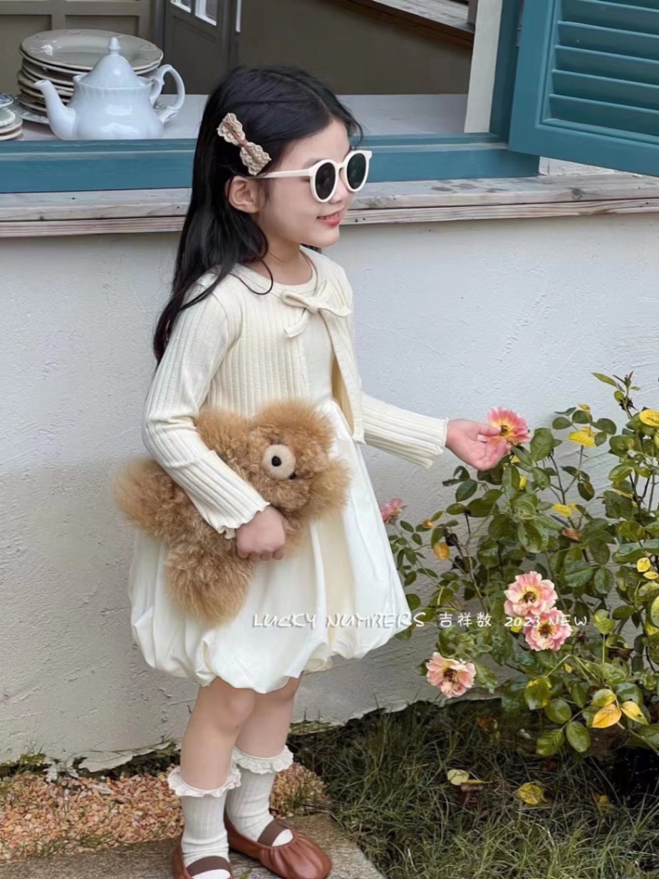 Sét 2 chi tiết váy kèm áo tăm sn cho bé