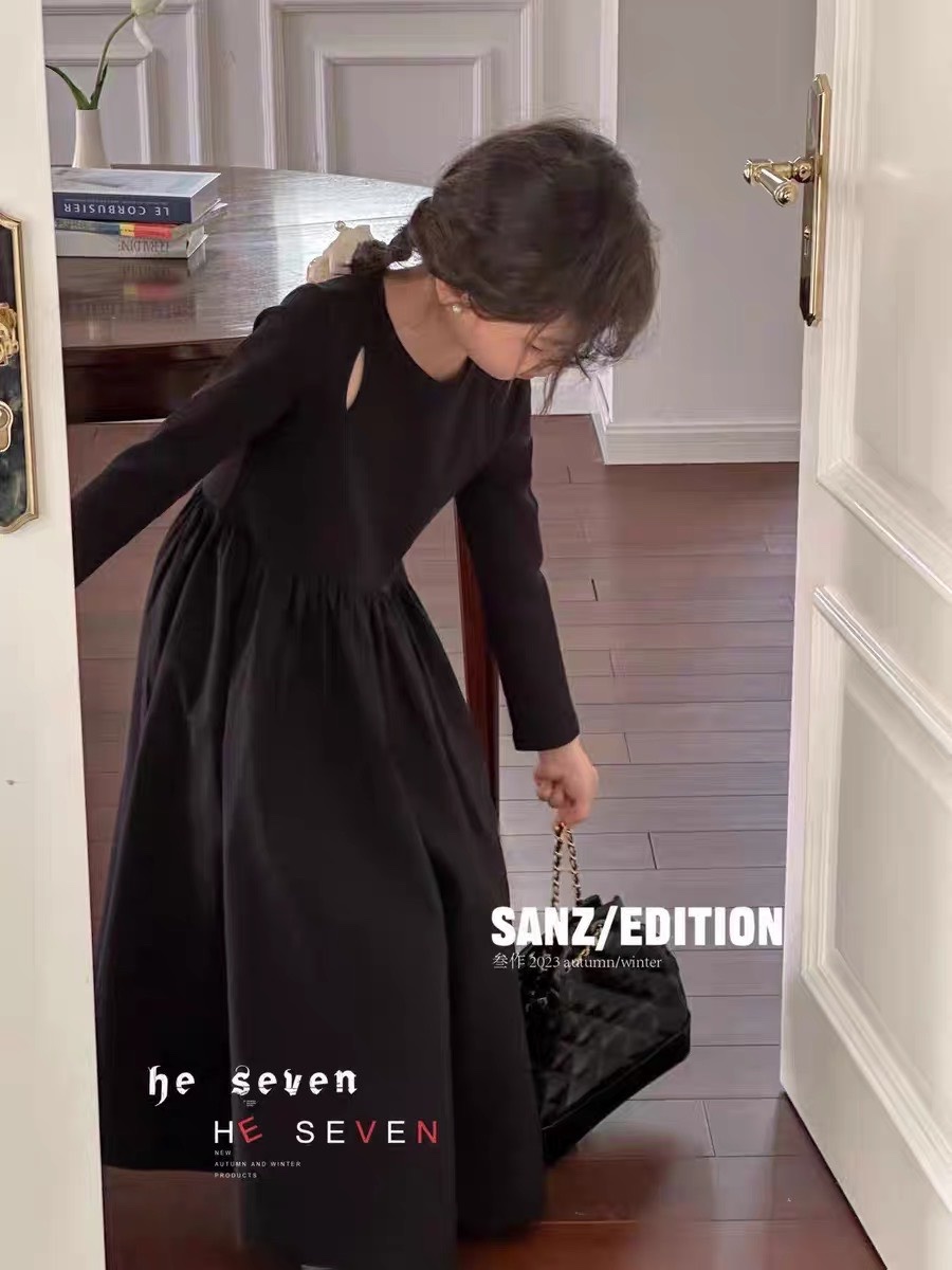Bg721- váy đen kẻ dài tay sn cho bé