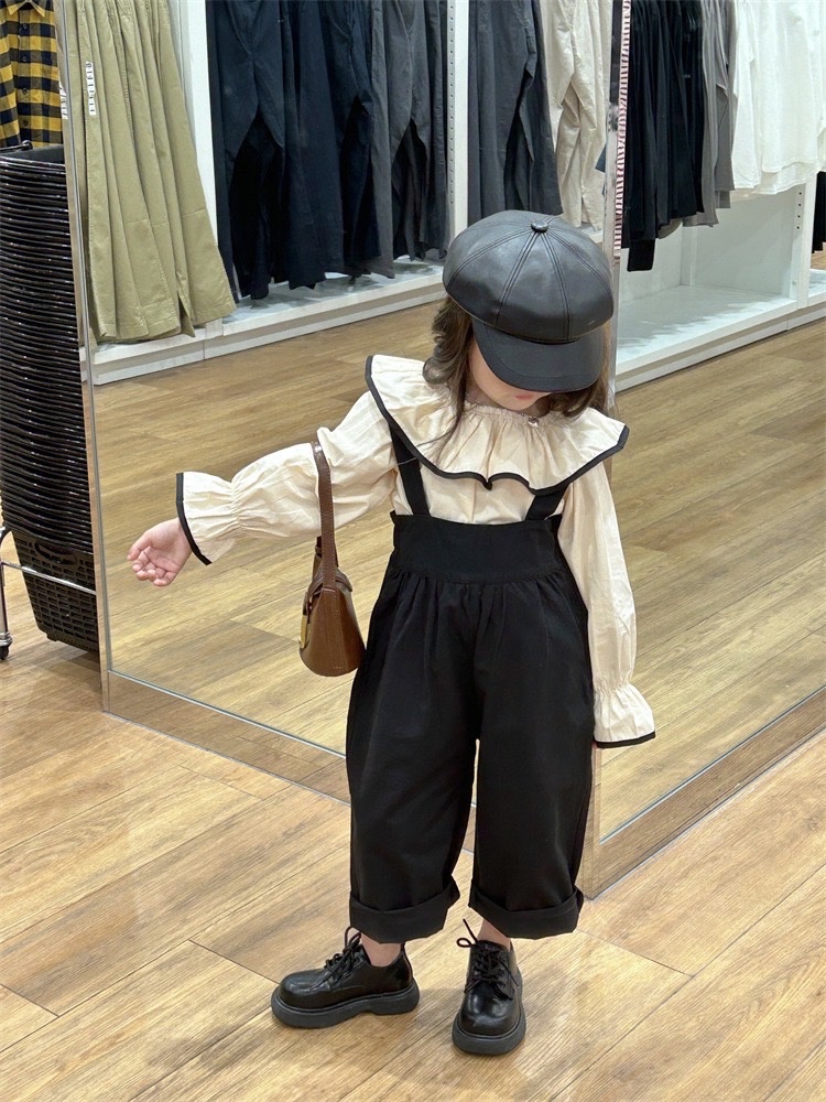 sét áo sơ mi cổ tròn kèm yếm đen bé gái