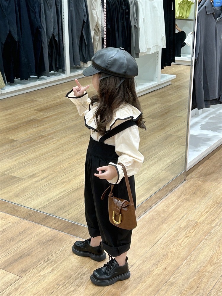 sét áo sơ mi cổ tròn kèm yếm đen bé gái