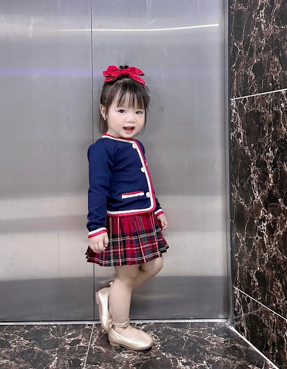 Sét áo cúc ngọc xanh than cv kẻ caro đỏ cho bé