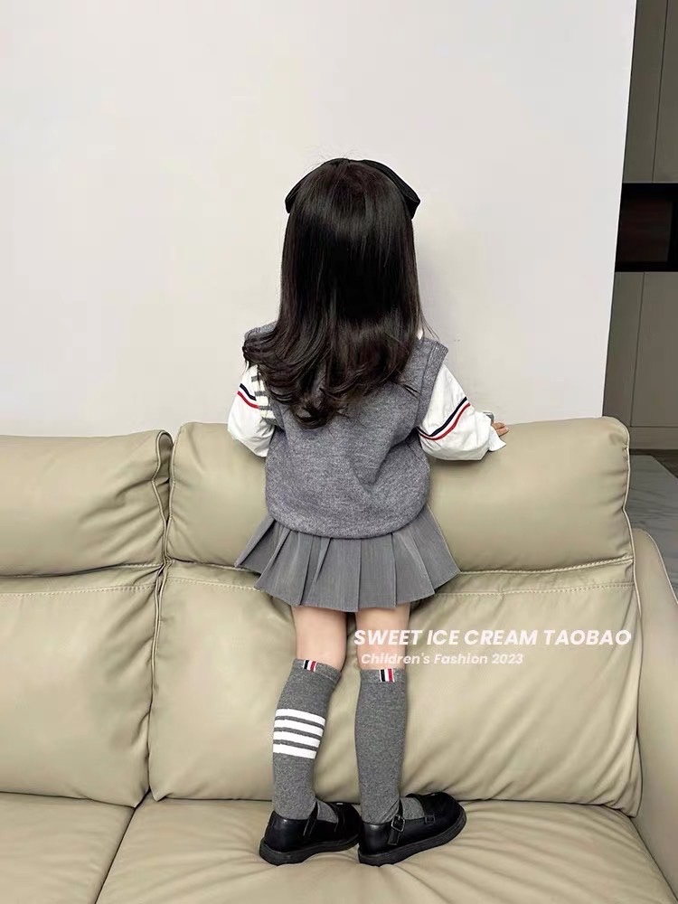Sét 3 chi tiết áo gile tăm nhung ghi cho bé