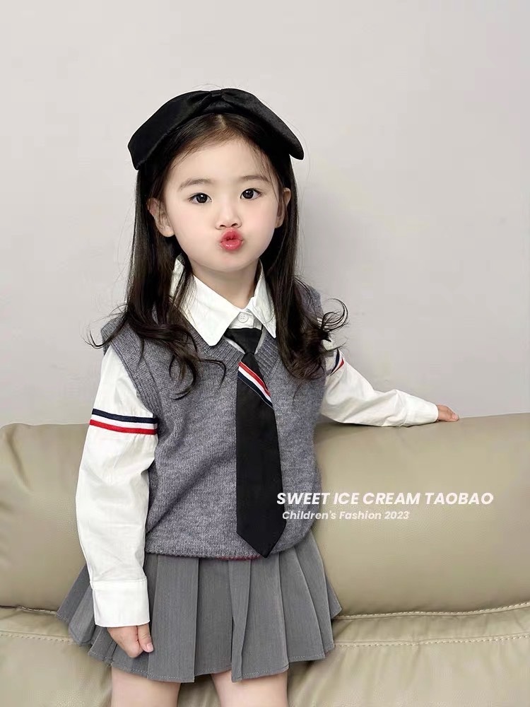 Sét 3 chi tiết áo gile tăm nhung ghi cho bé