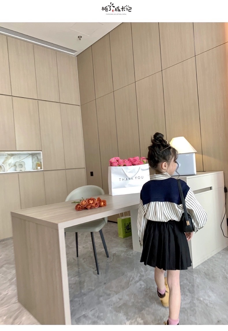 Sét áo kẻ kèm khăn cột , cv xếp ly cho bé