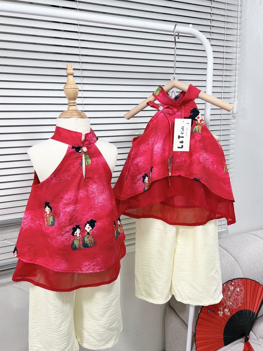 Sét yếm đỏ quần sớ kèm bờm nhung cho bé