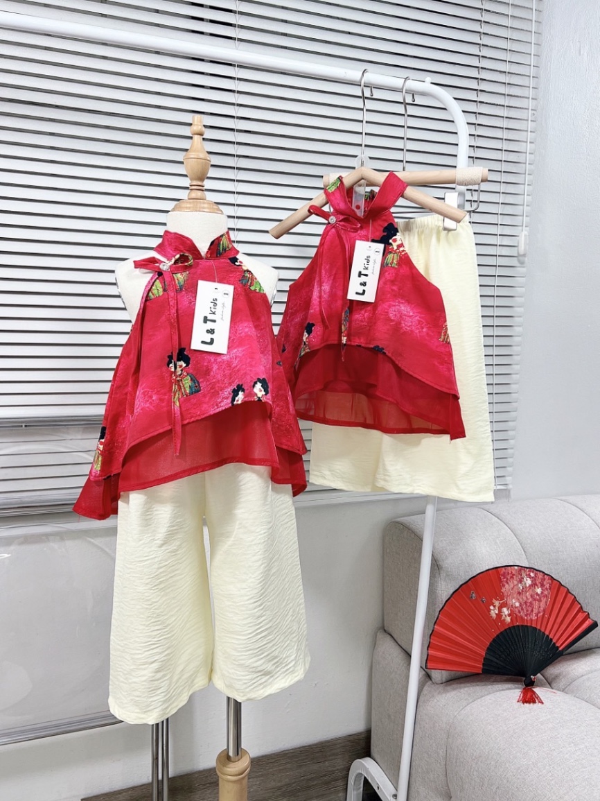 Sét yếm đỏ quần sớ kèm bờm nhung cho bé