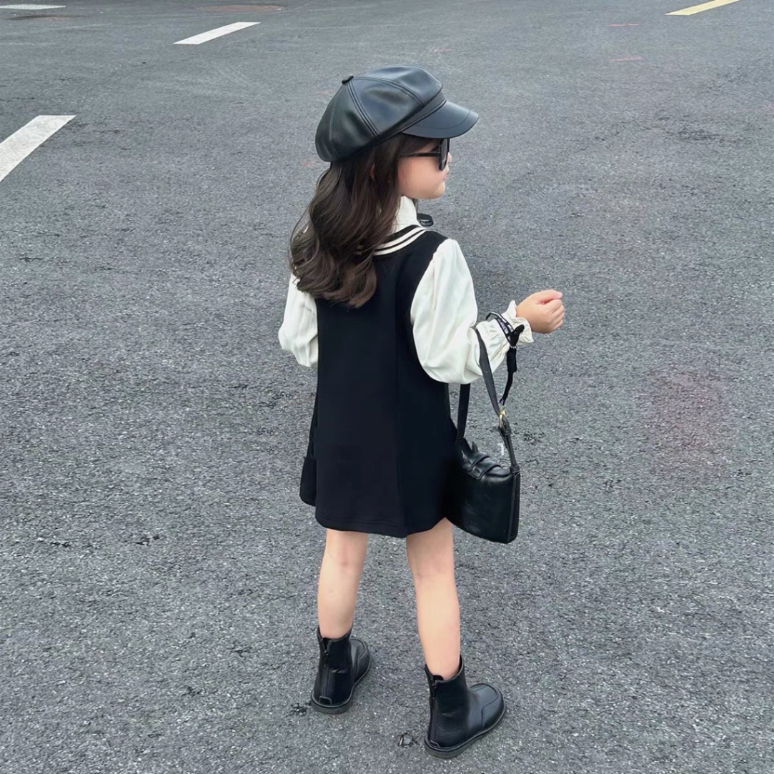 Váy đen phối cổ và tay sơ mi bé gái mt