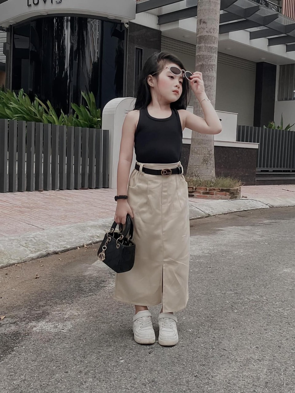 Sét áo đen cv dài kèm đai cho bé