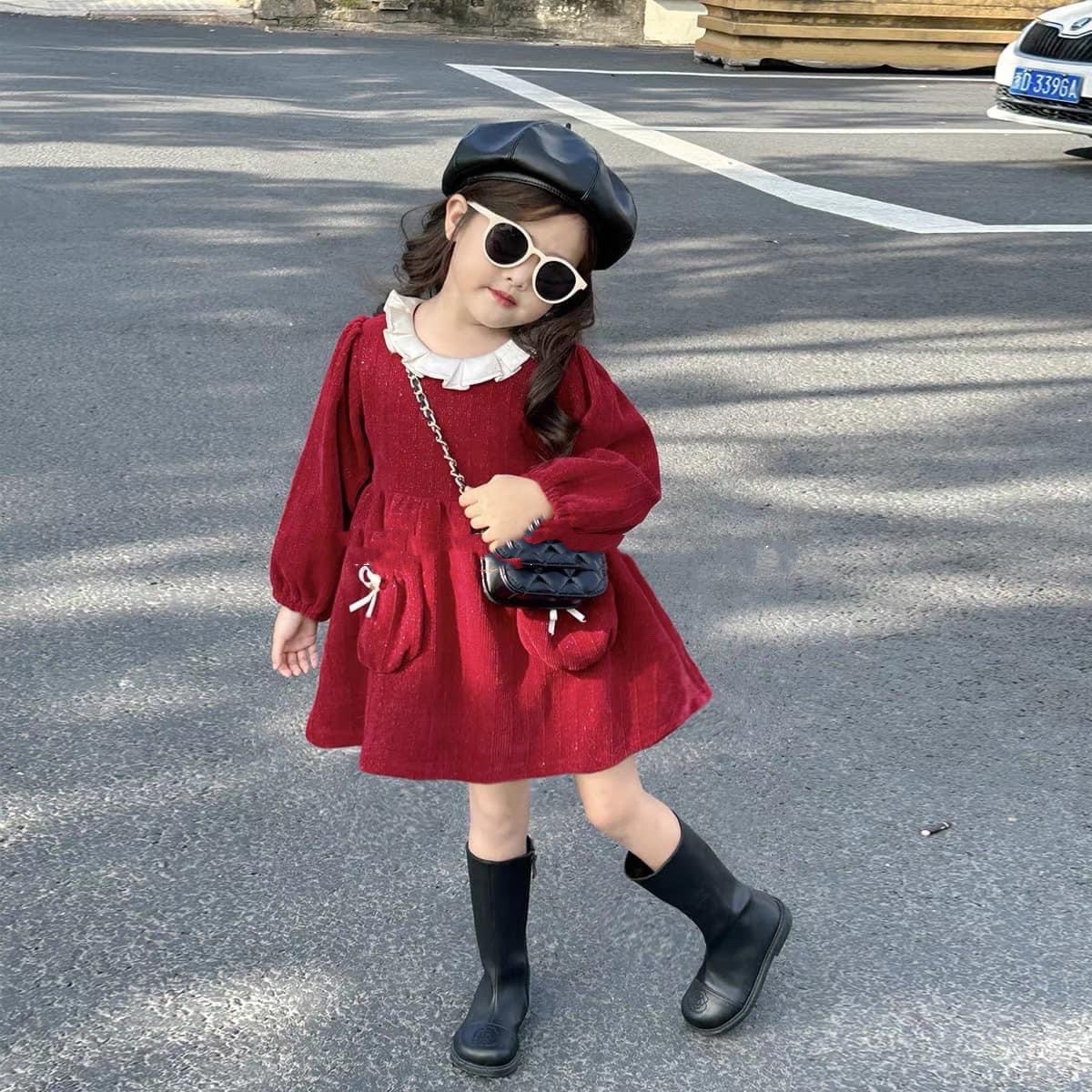 Bg818 váy nhung đỏ óng ánh cổ trắng cho bé