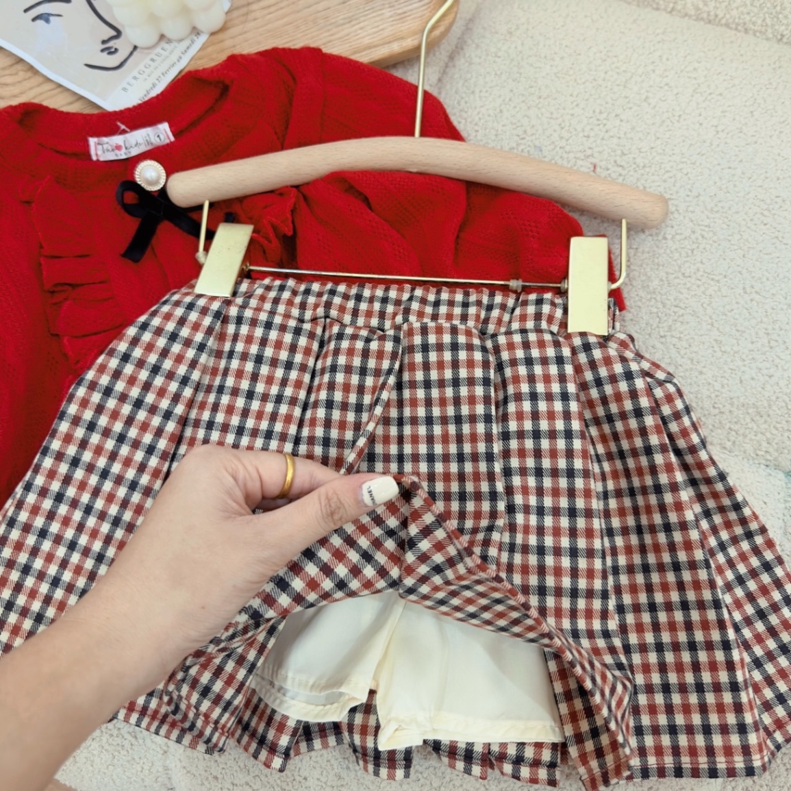 Bg818 bộ len đỏ cv caro cho bé