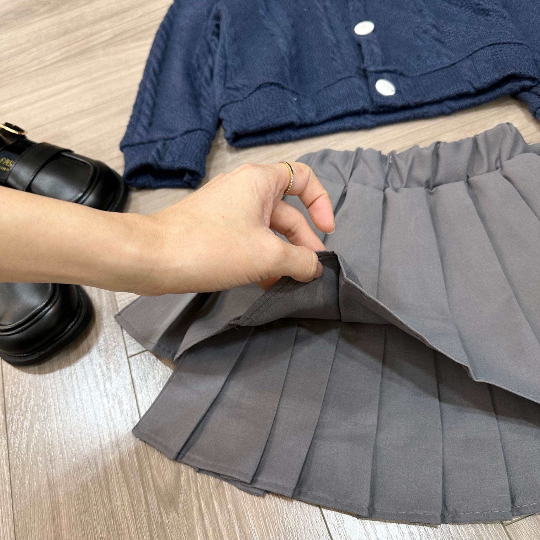 Bg839- sét áo len gấu cv xếp ly xám cho bé