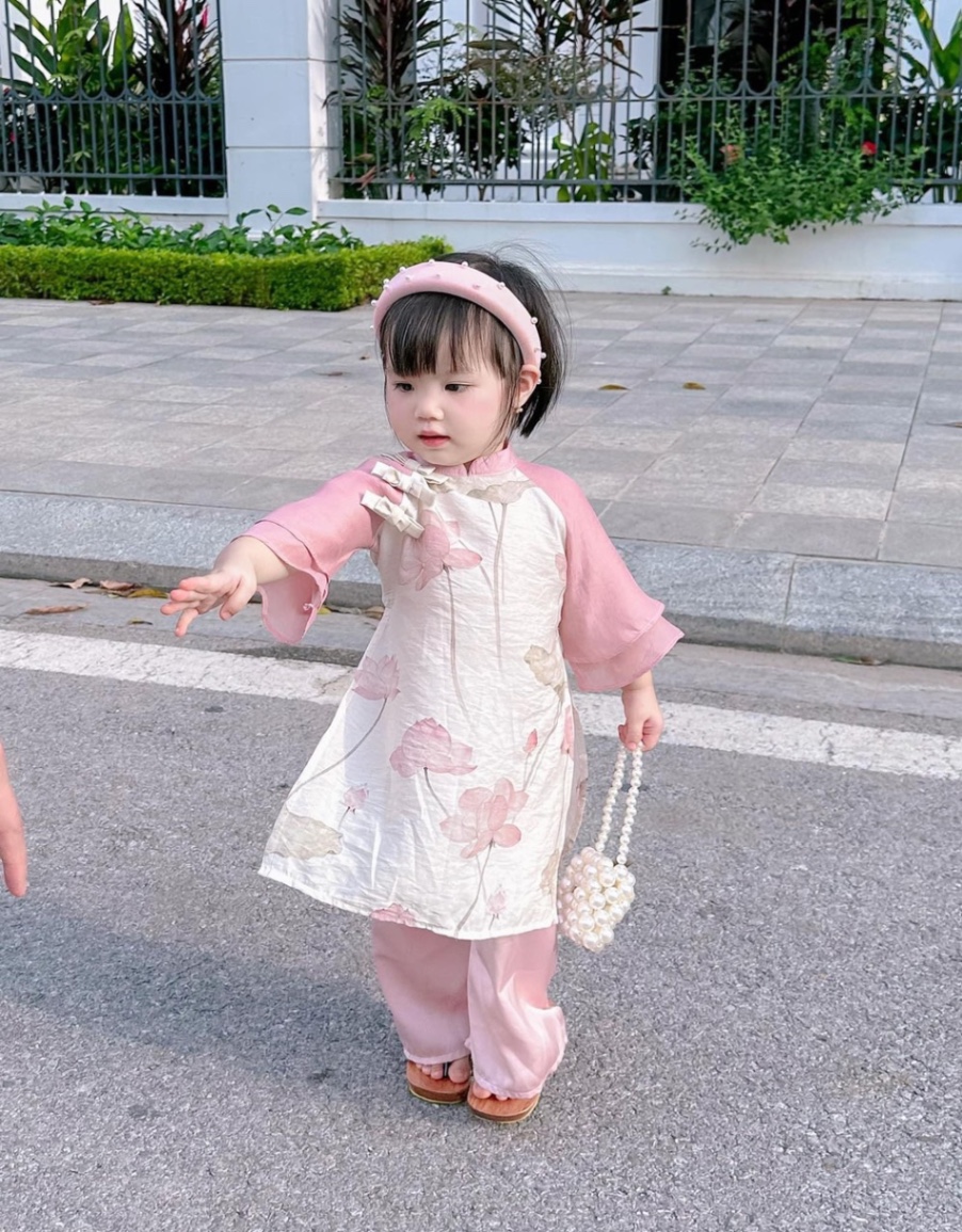 Bg847- bộ áo dài hoa sen tm cho bé (không mấn)