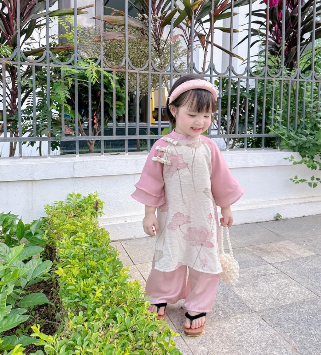Bg847- bộ áo dài hoa sen tm cho bé (không mấn)