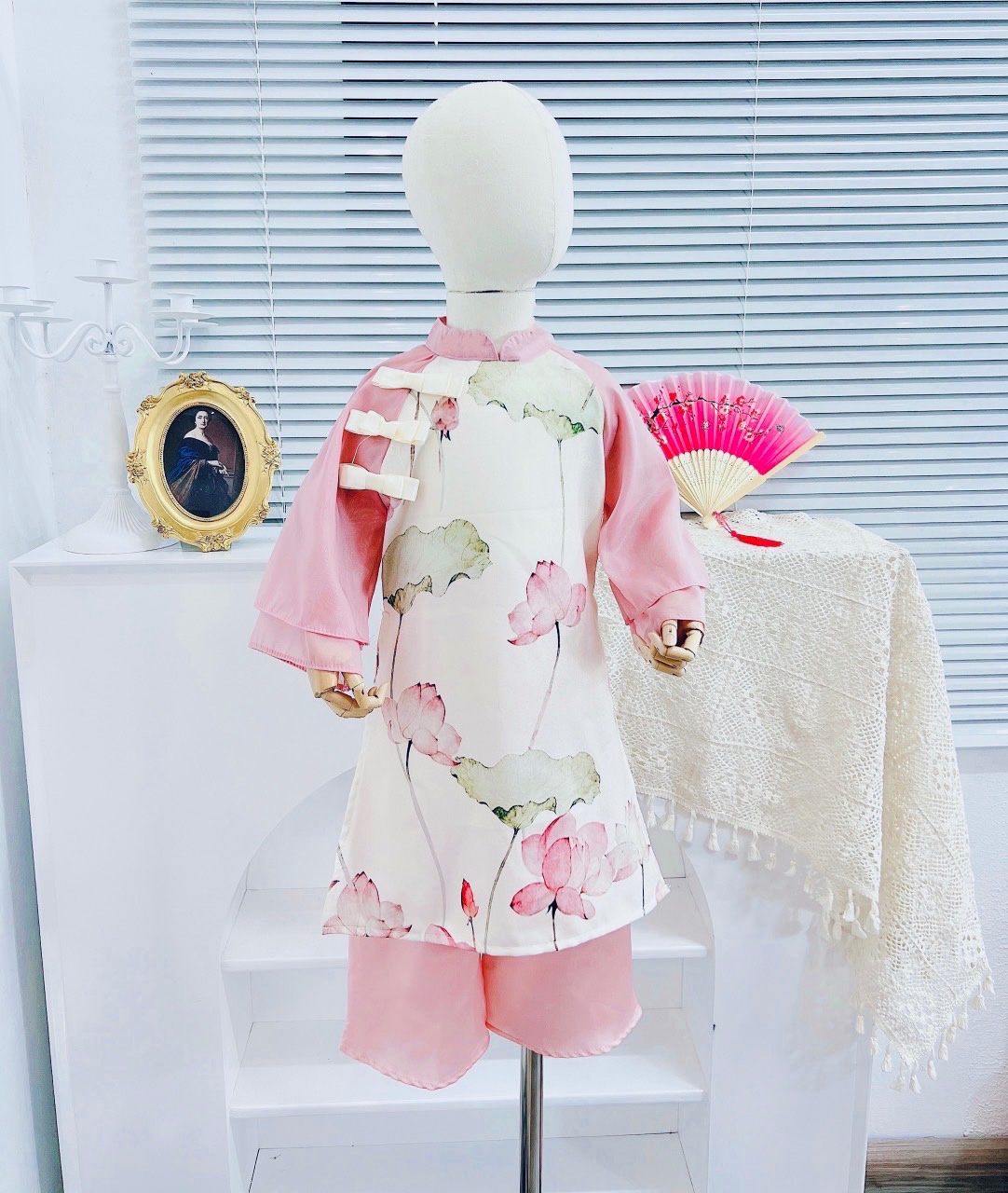 Bg847- bộ áo dài hoa sen tm cho bé (không mấn)