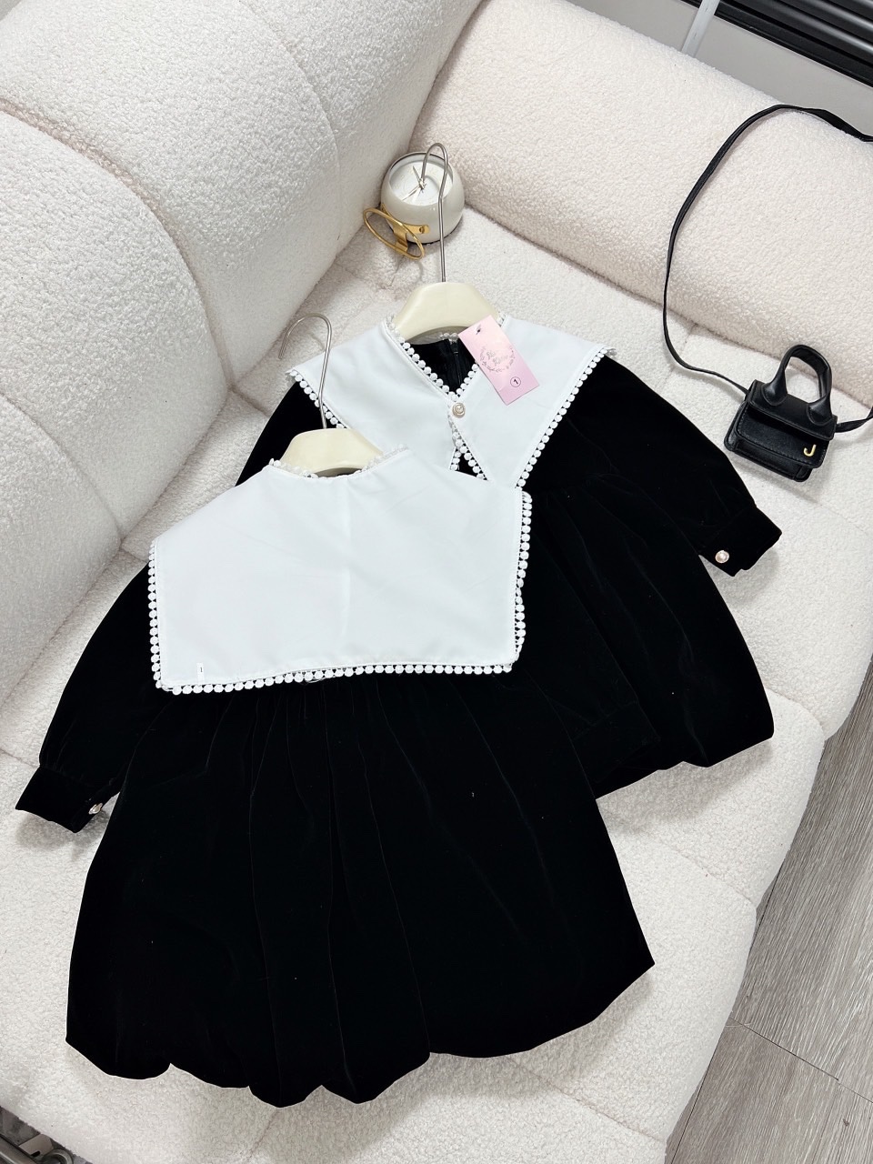 Bg851- váy nhung đen bồng cổ trằng rời cho bé