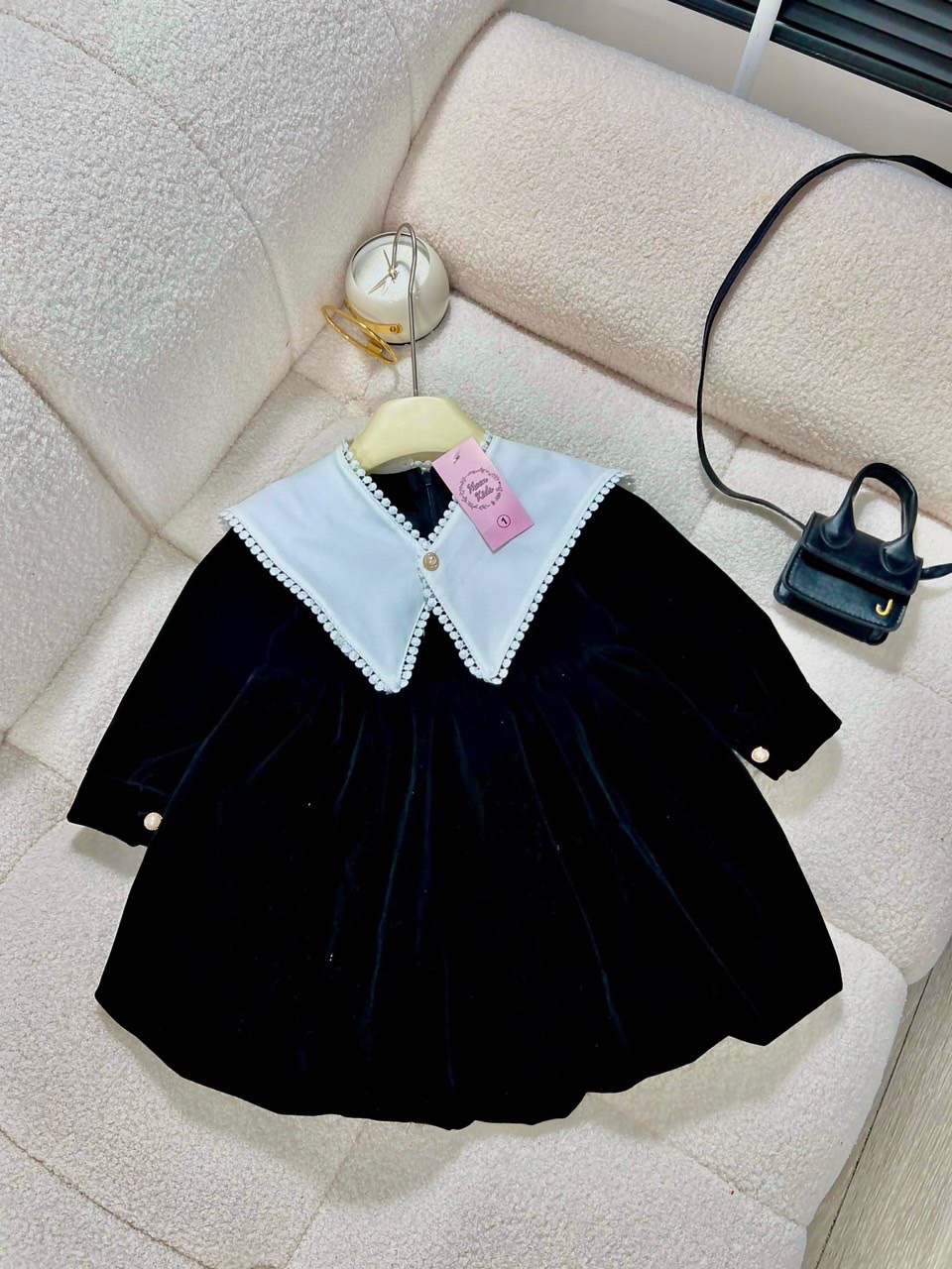 Bg851- váy nhung đen bồng cổ trằng rời cho bé