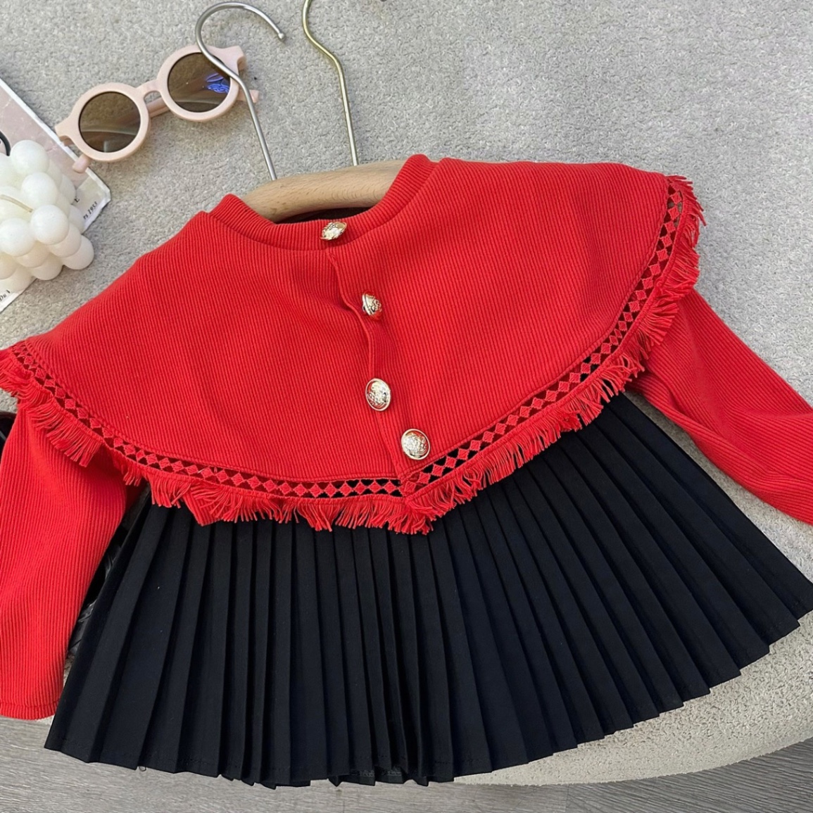 Bg859- sét áo tăm đỏ choàng vai cv đen xếp ly cho bé