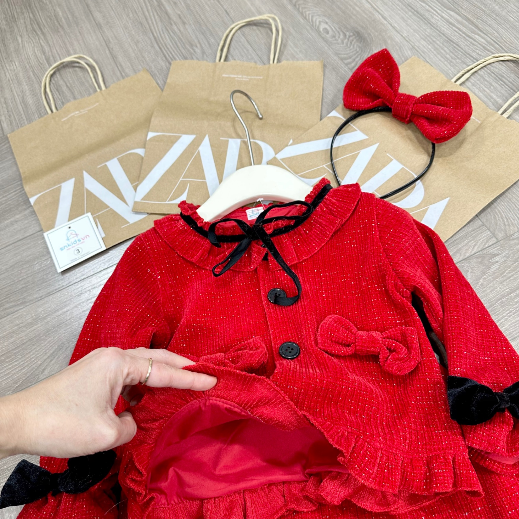 Sét nhung kim tuyến đỏ kèm bờm ( hàng shop)