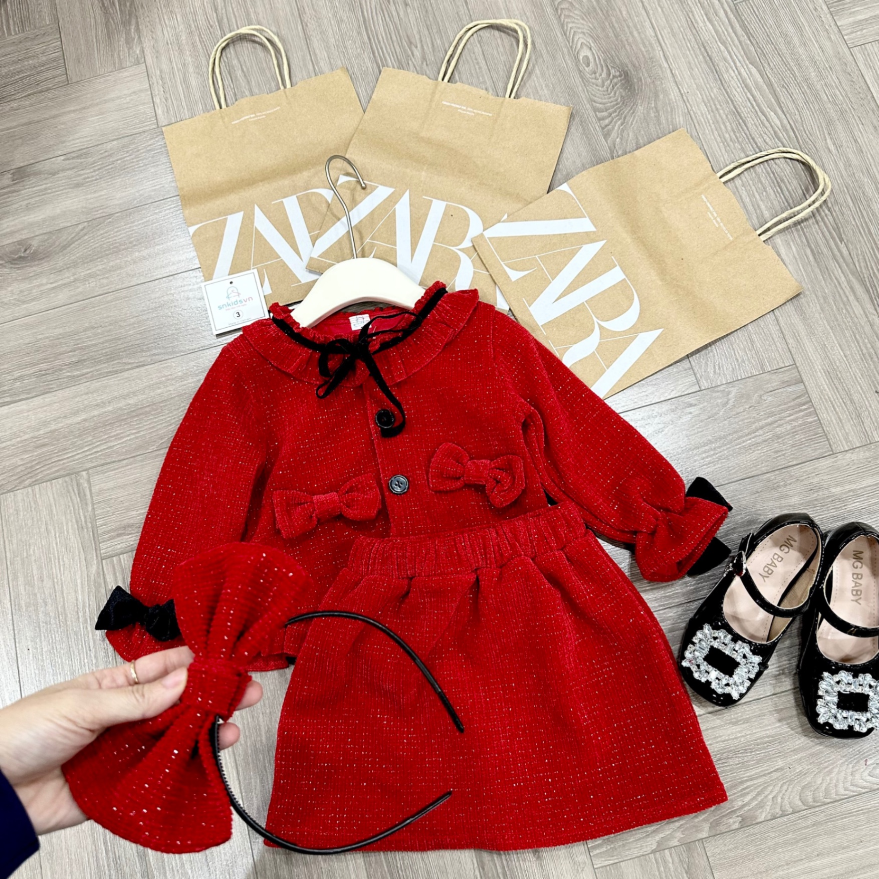 Sét nhung kim tuyến đỏ kèm bờm ( hàng shop)