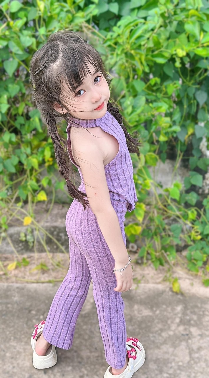 Sét áo tăm cổ yếm quần loe cho bé