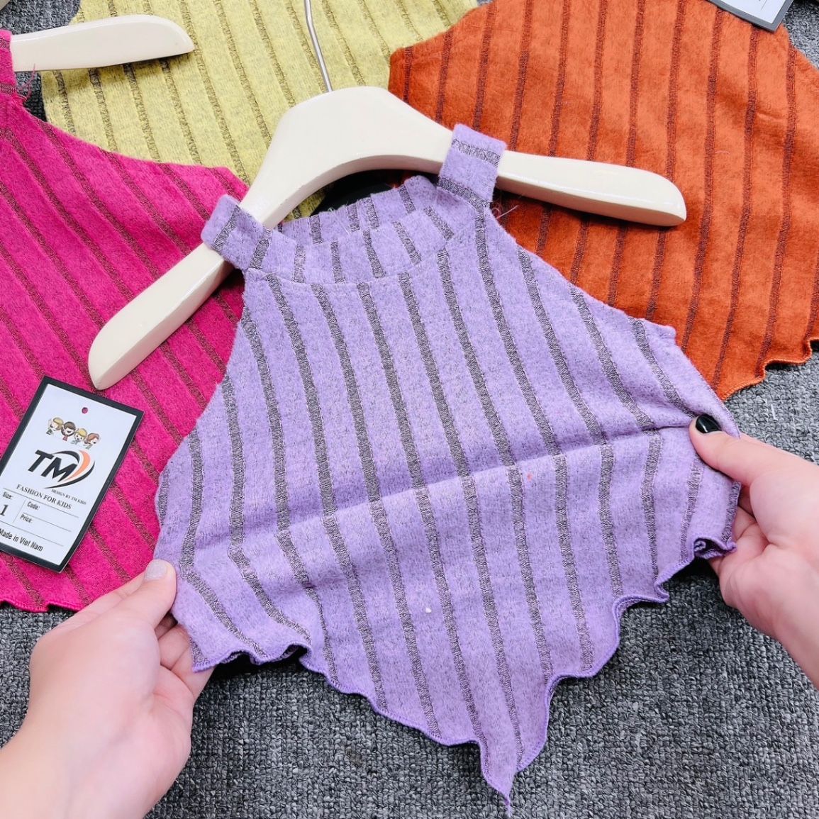 Sét áo tăm cổ yếm quần loe cho bé
