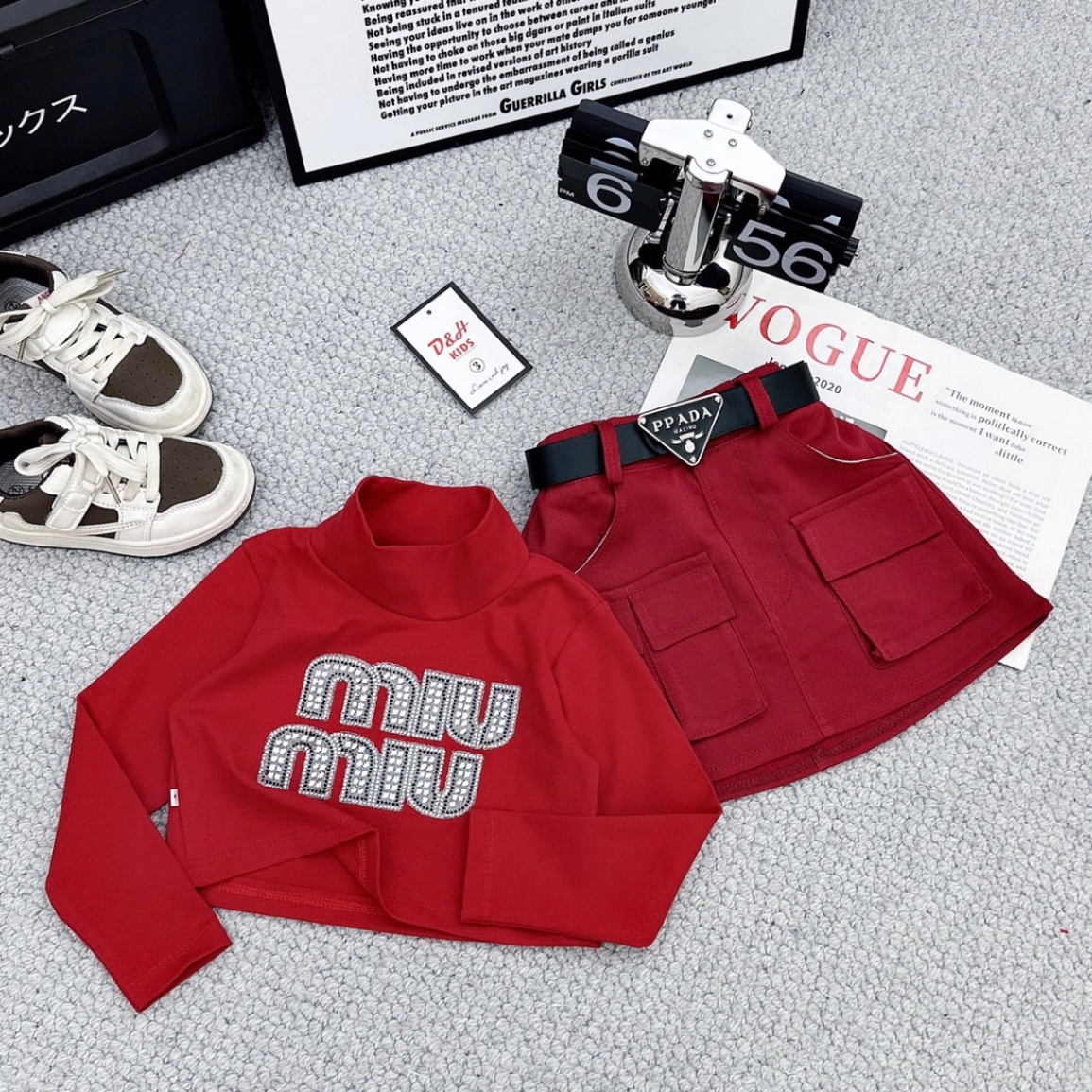 Sét miu đỏ croptop cv hộp kèm đai cho bé