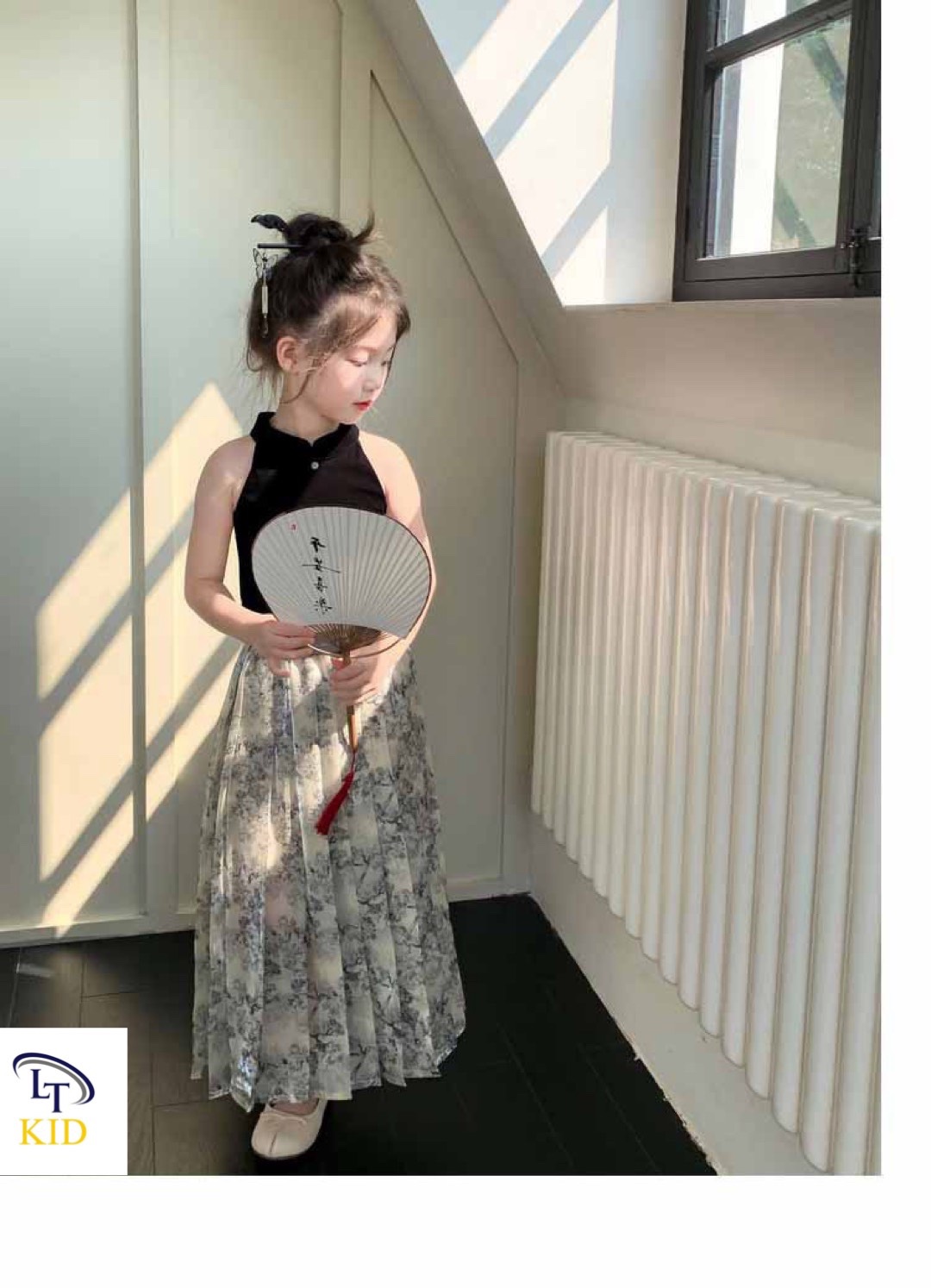 Sét áo đen cổ yếm cv voan bé gái